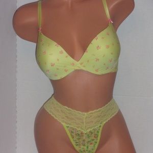 Victoria's Secret push up plunge bra & thong set